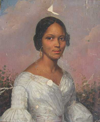 Photo d'un tableau de la collection MUPANAH, un portrait d'une jeune femme appellée Lorencia Legros, fortement endommagé